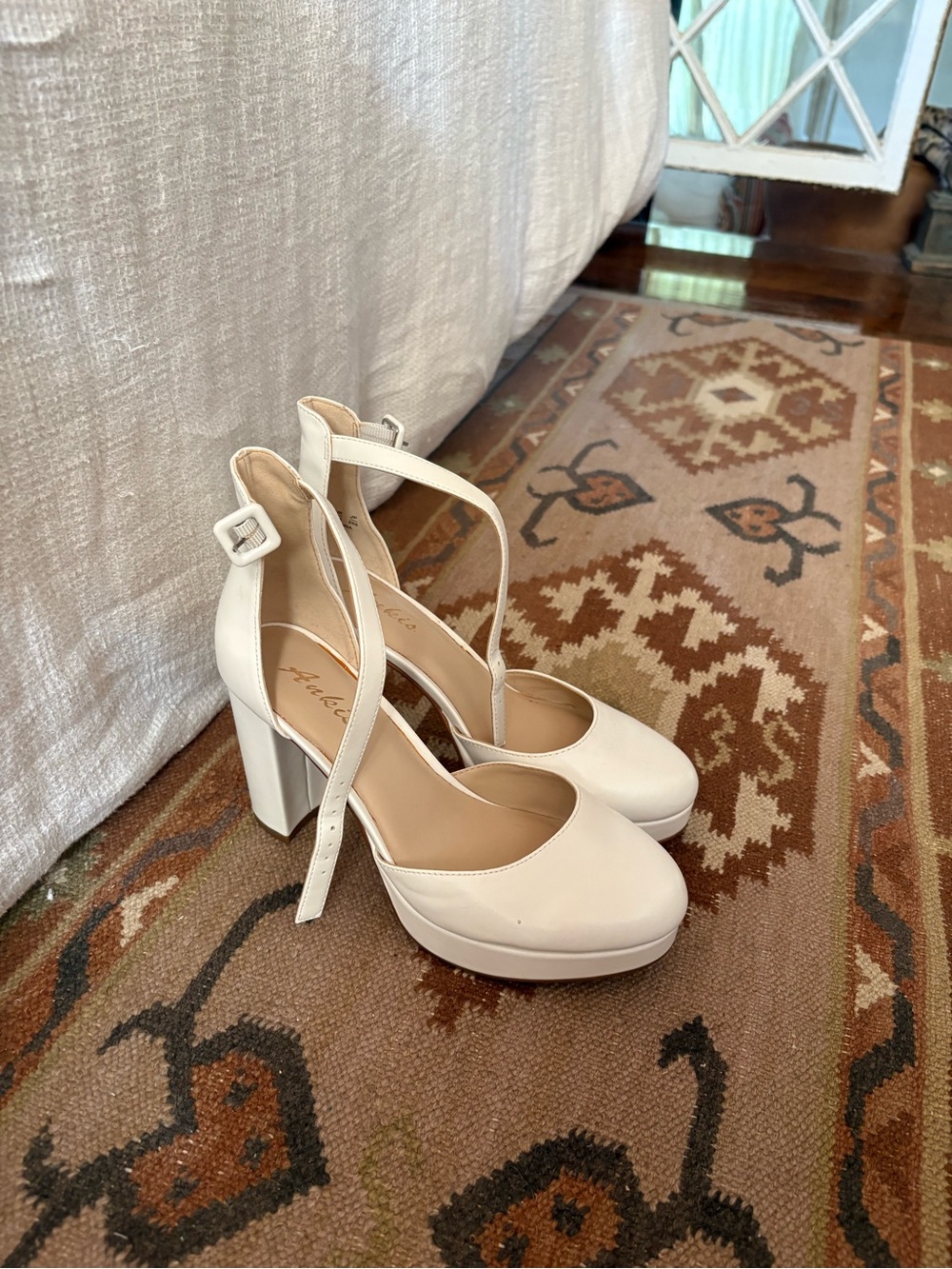 Women’s white Platform Block Heel Mary Jane Pumps